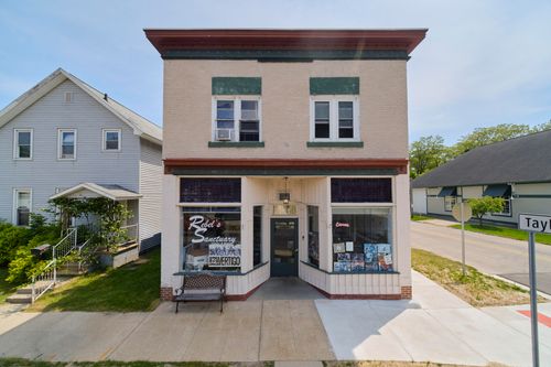 135 Washington St, Manistee, MI, 49660-1224 | Card Image