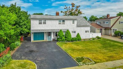 50 Serpentine Lane, House other with 6 bedrooms, 2 bathrooms and null parking in Levittown NY | Image 2