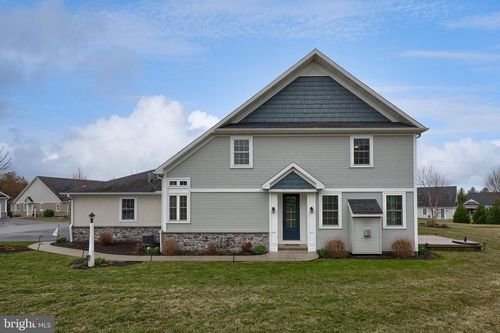 221 Sawgrass Dr, MILLERSVILLE, PA, 17551-2143 | Card Image