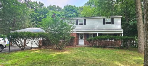 3 Southwood Dr, Ballston Lake, NY, 12019-1303 | Card Image