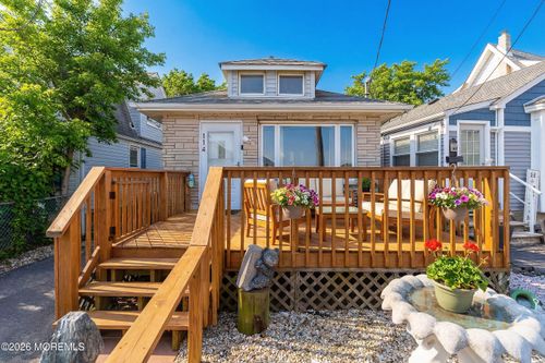 114 Shoreland Cir, Laurence Harbor, NJ, 08879-2781 | Card Image