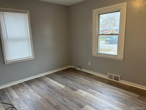 8257 Minock St, Detroit, MI, 48228-3036 | Card Image