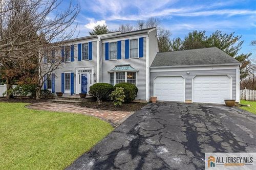 7 Hamilton Ct, Kendall Park, NJ, 08824-1842 | Card Image