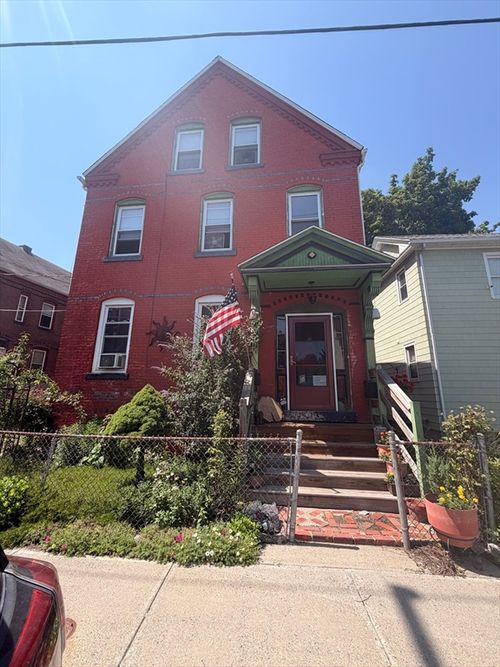 7 Park St, Chicopee, MA, 01013-1620 | Card Image