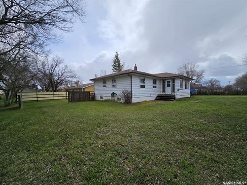245 1st Ave E, Mankota, SK, S0H0B3 | Card Image