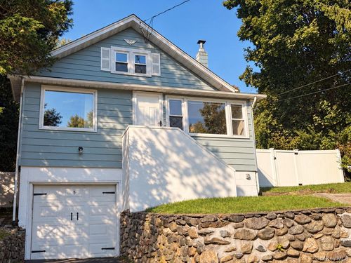5 Ross Dr, Yorktown Heights, NY, 10598-6420 | Card Image