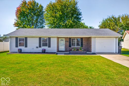 637 Woodside Ct, Seymour, IN, 47274-1804 | Card Image