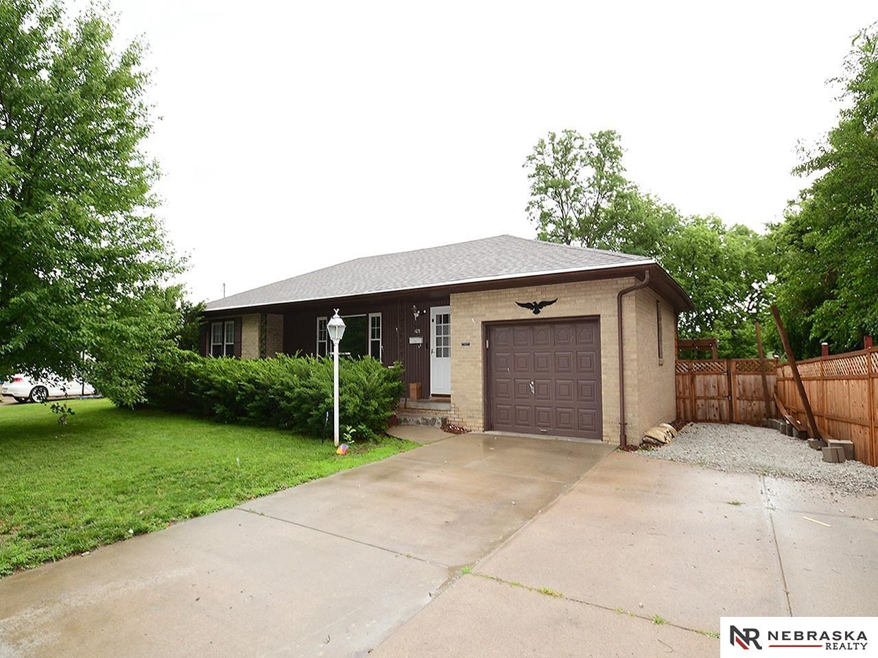 Lawton Ter, Council Bluffs, IA 51503
