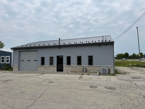 400 W Sunset Dr, Waukesha, WI, 53189-7407 | Card Image