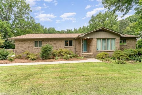 105 Cedarwood Dr, Jamestown, NC, 27282-9464 | Card Image