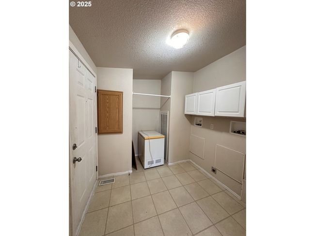 34112 Ophir Rd, House other with 3 bedrooms, 2 bathrooms and 2 parking in Gold Beach OR | Image 15