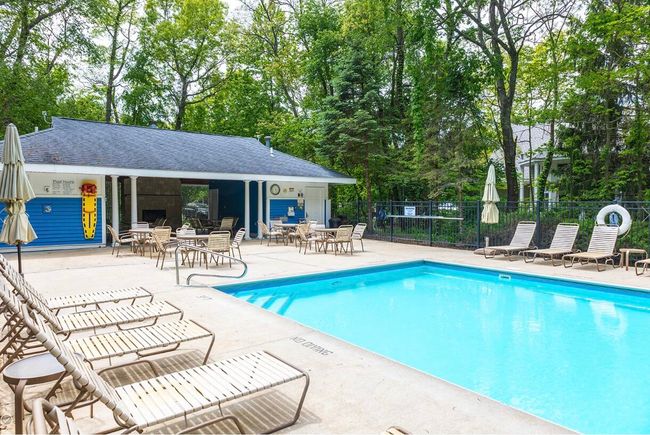 Association Pool and Changing Areas | Image 16