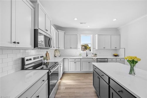 105 Legacy Ln, Eden, NC, 27288-8285 | Card Image