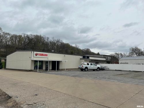 1320 36th Ave, Moline, IL, 61265-7130 | Card Image