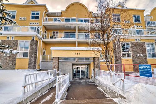 407 - 1631 28 Avenue Sw, Home with 2 bedrooms, 2 bathrooms and 1 parking in Calgary AB | Card Image