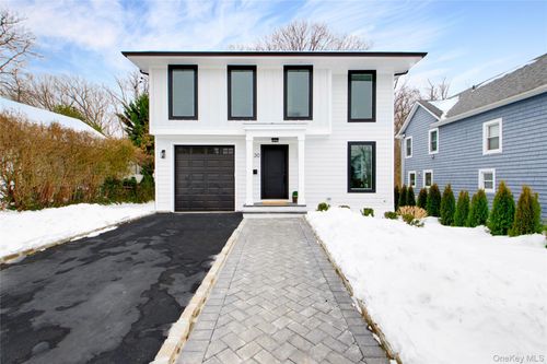 30 4th St, Manhasset, NY, 11030-3113 | Card Image