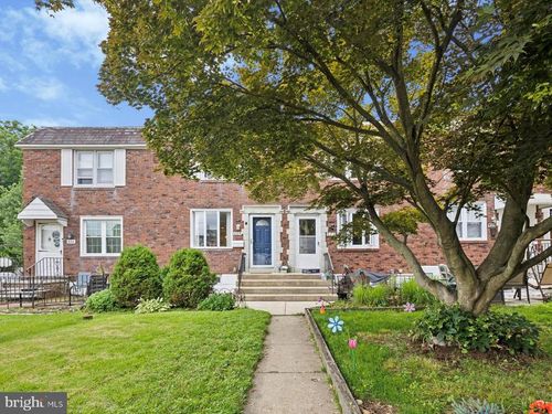 425 Park Dr, GLENOLDEN, PA, 19036-1617 | Card Image