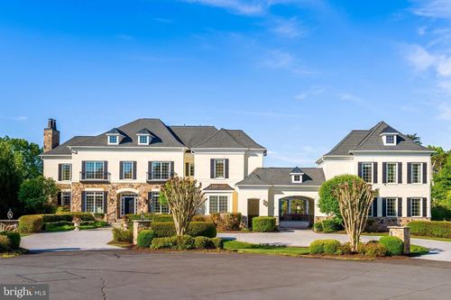 9113 Dara Ln, GREAT FALLS, VA, 22066-2200 | Card Image