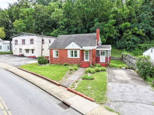 324 Church Hill Cir, Greeneville, TN, 37743-7302 | Card Image