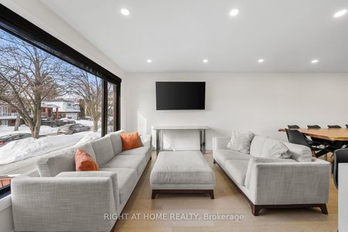 9 Thistlewaite Cres, Scarborough, ON, M1S3Y8 | Card Image