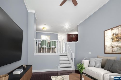 392 Kingston Ct, West New York, NJ, 07093-8335 | Card Image