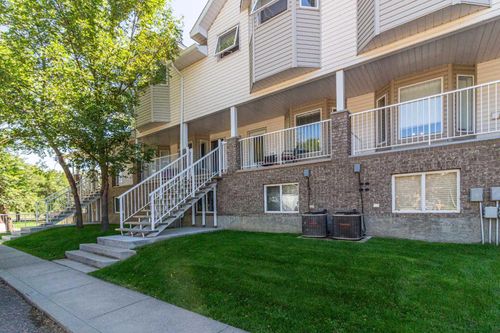 225 Washington Way Se, Medicine Hat, AB, T1A8T9 | Card Image