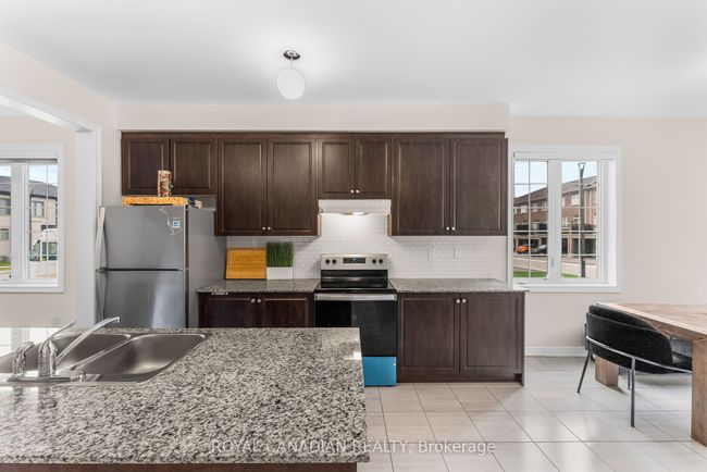 2670 Delphinium Trail, House attached with 4 bedrooms, 3 bathrooms and 1 parking in Pickering ON | Image 15