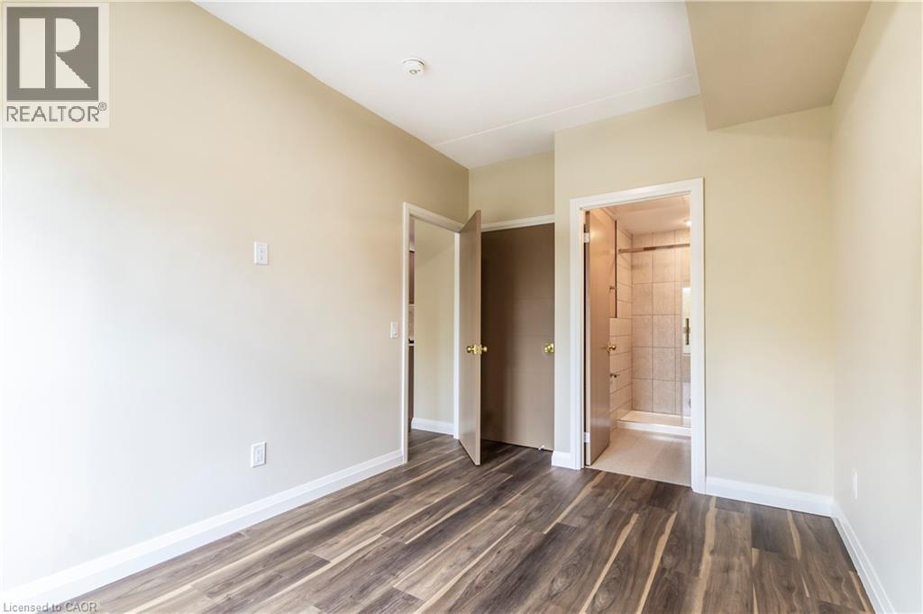 Residential Lease in Waterloo 4