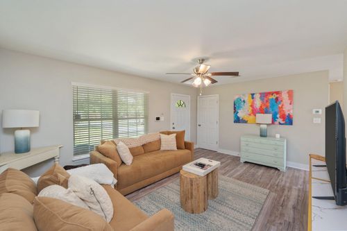 254 E Iris Ln, DeFuniak Springs, FL, 32433-8918 | Card Image