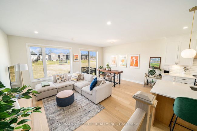 A - 10 Cockburn St, House attached with 3 bedrooms, 4 bathrooms and 4 parking in Richmond ON | Image 5