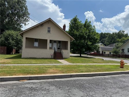 400 Pawling St, Watertown, NY, 13601-4137 | Card Image