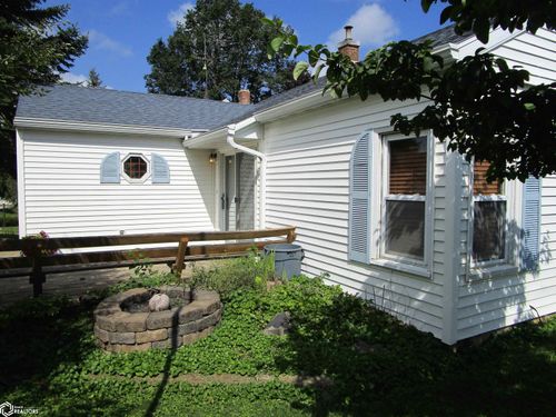 302 2nd St, Bradford, IA, 50041-7707 | Card Image