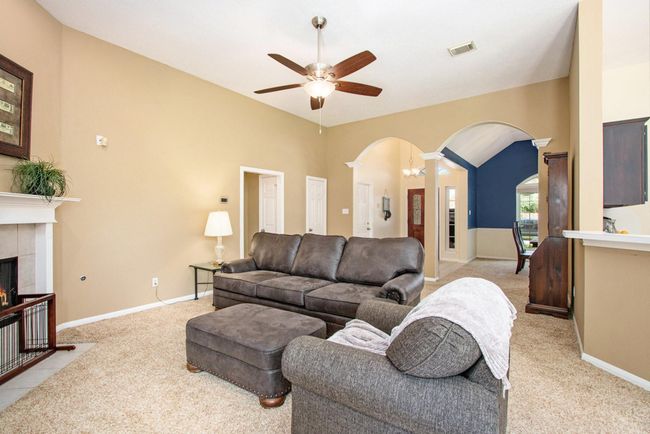3702 Walden Dr, House other with 3 bedrooms, 2 bathrooms and 2 parking in Pearland TX | Image 5