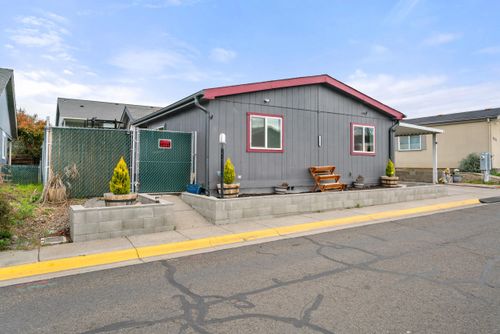 2311 Lara Ln, Central Point, OR, 97502-3548 | Card Image