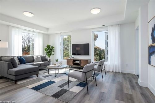 414-107 Roger St, Waterloo, ON, N2J0G3 | Card Image