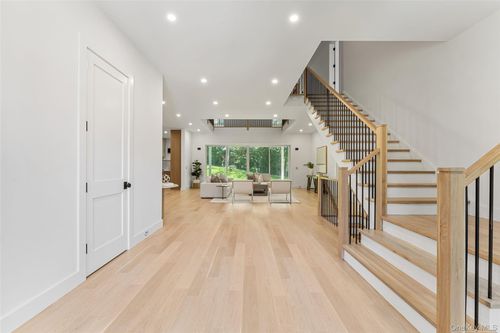 28 Aspen Rd, Scarsdale, NY, 10583-7345 | Card Image