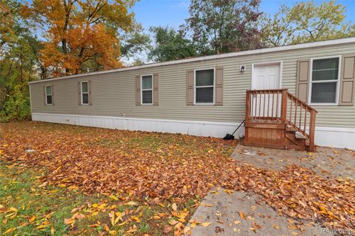 2791 Court St, Brighton, MI, 48114-7451 | Card Image