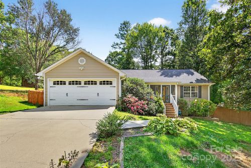 52 Grey Haven Dr, Mills River, NC, 28759-6538 | Card Image