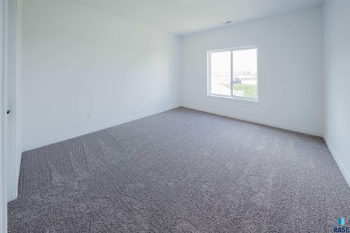 5931 S Whisper Creek Pl, Sioux Falls, SD, 57108-3098 | Card Image