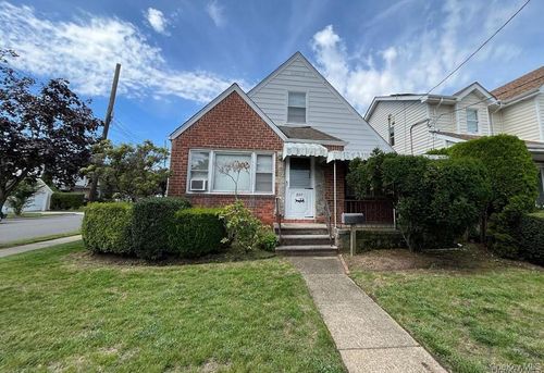 501 New Hyde Park Rd, New Hyde Park, NY, 11040-3218 | Card Image