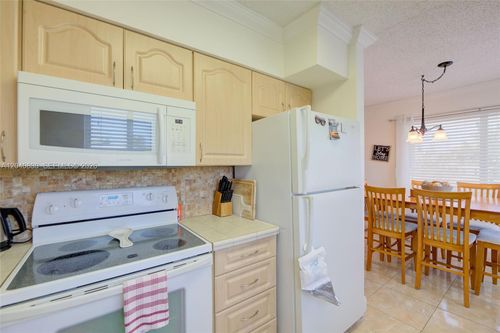12r-920 Sw 10th Ter, Hallandale Beach, FL, 33009-6768 | Card Image