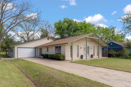 529 E Kempner St, Mabank, TX, 75147-2335 | Card Image
