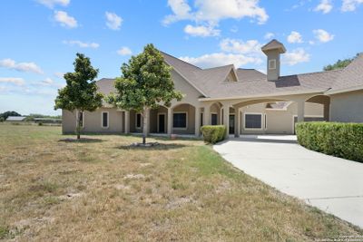 3022 Interstate 35, House other with 5 bedrooms, 4 bathrooms and null parking in Natalia TX | Image 2