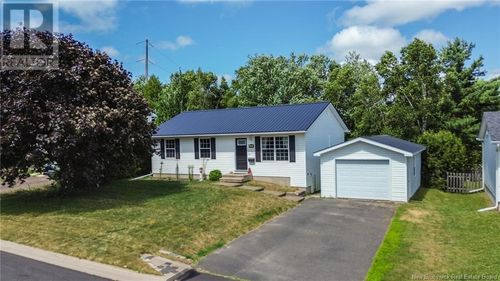 31 Shephard Dr, Oromocto, NB, E2V2M2 | Card Image