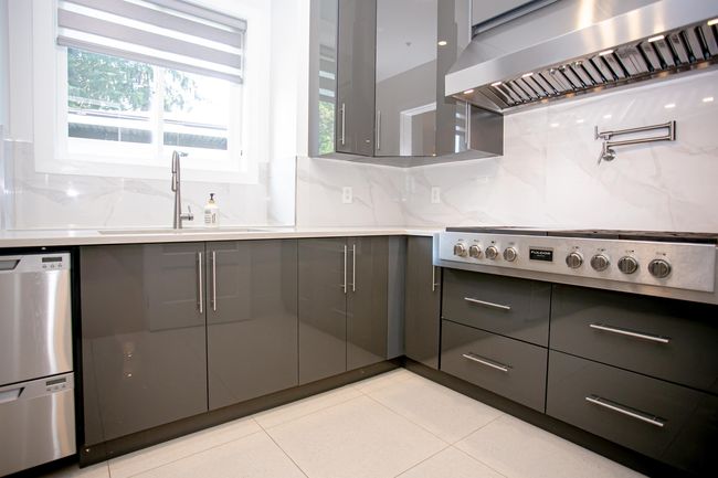 21661 Ridgeway Cres, House other with 8 bedrooms, 8 bathrooms and 6 parking in Maple Ridge BC | Image 15