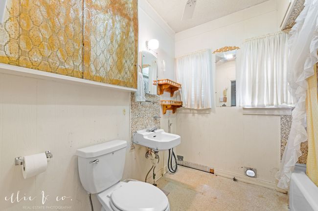 Front Bathroom | Image 19