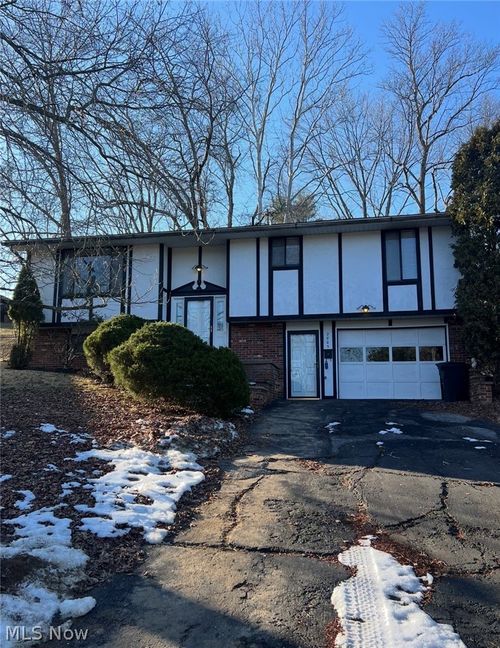 2805 Morningside Ave, Parkersburg, WV, 26101-2934 | Card Image