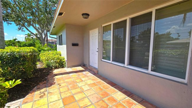 909 Sw 9th Ave, Home with 3 bedrooms, 2 bathrooms and null parking in Boca Raton FL | Image 4