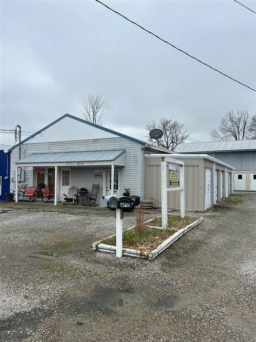 303 E Maple St, Caneyville, KY, 42721-8056 | Card Image