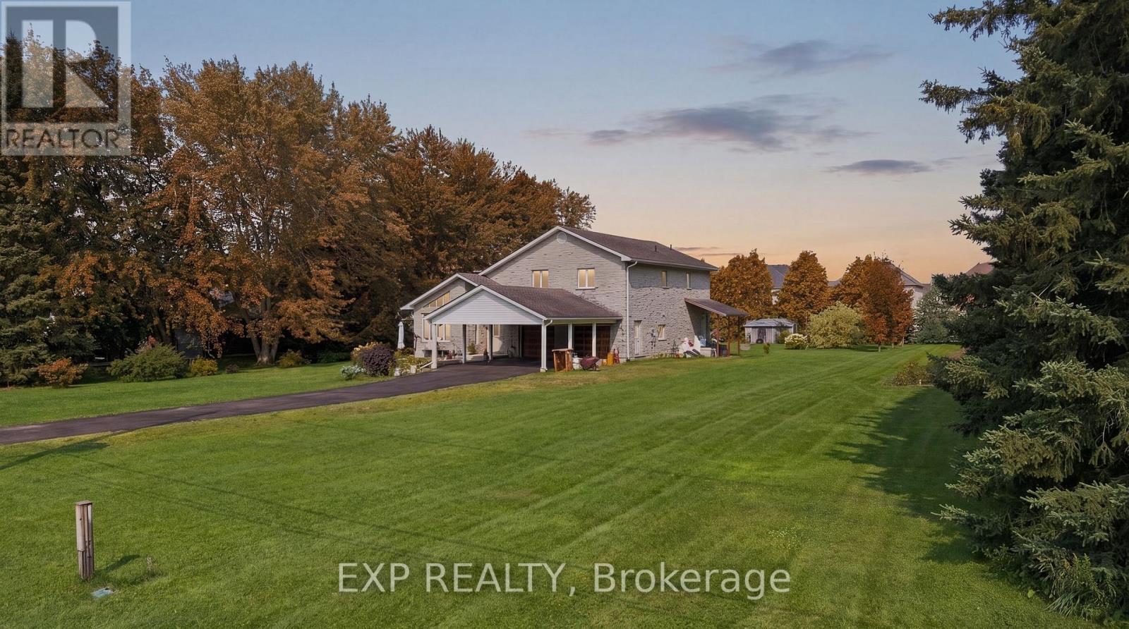 Residential in Centre Wellington (Fergus) 3